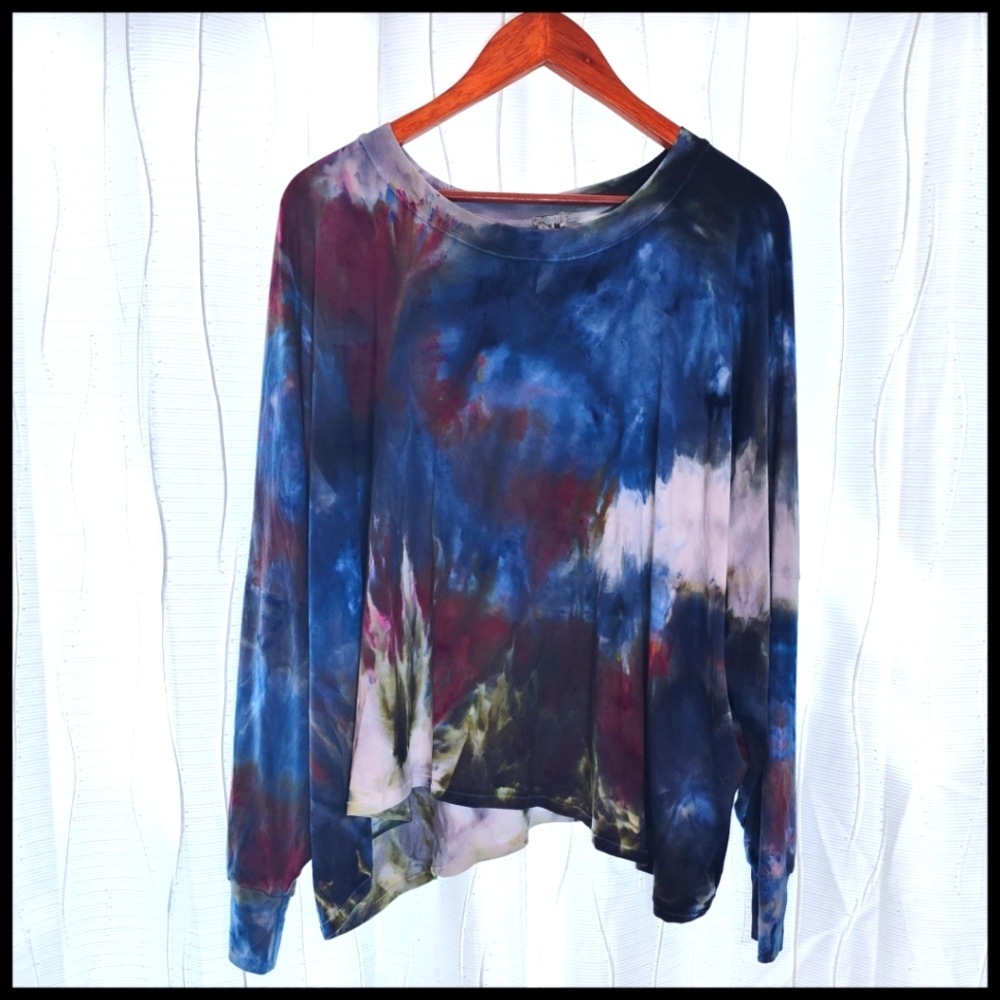 CLOSET CLOSING ~~ Betsy Fisher - Heyne Bogut Line Tie Dye Crew Neck Top, M/L